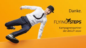 Für die Kommunikationskampagne zu den Deutsche Gründer- und Unternehmertagen springt Vartan Bassil – Mitgründer der Flying Steps – vor einem orangenen Hintergrund im Business-Outfit über eine orange Hürde. Zu lesen ist: "Danke. FlyingSteps: Kampagnenpartner der deGUT 2020"